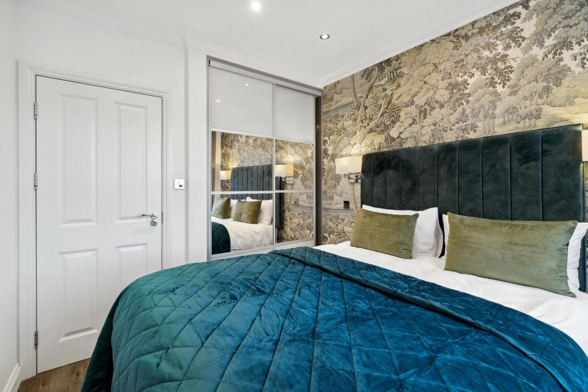 Bright & Airy Flat With Stunning Rooftop Views Apartment