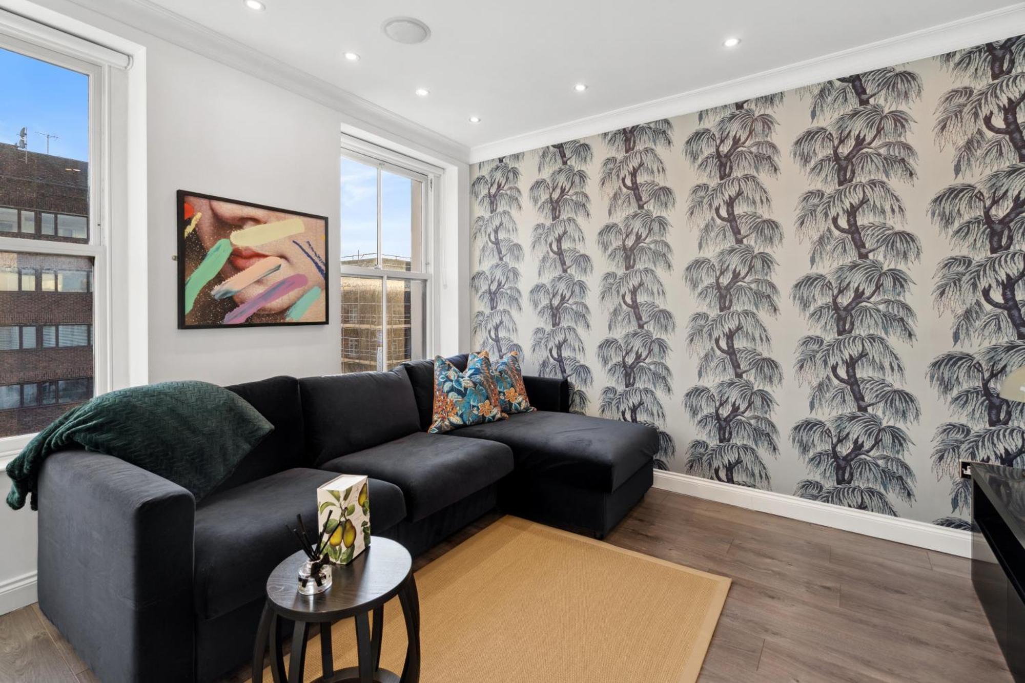 Bright & Airy Flat With Stunning Rooftop Views *